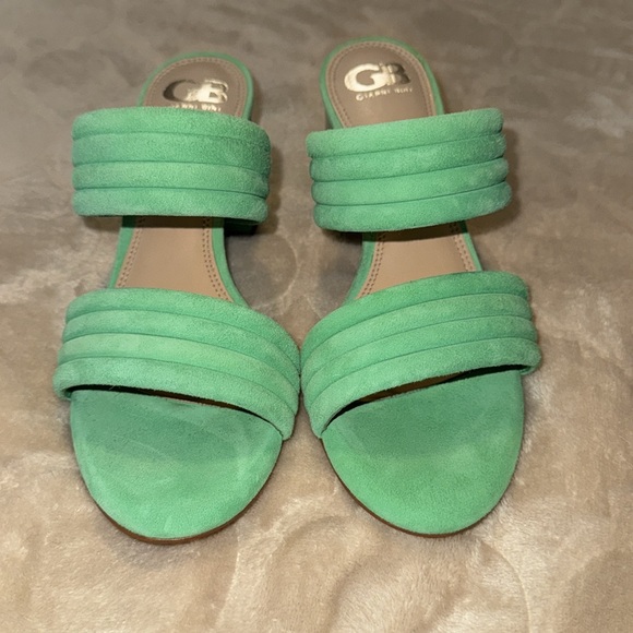 EUC GREEN HEELS - Picture 7 of 10